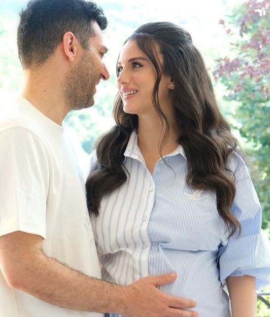 Murat Yıldırım ile Imane Elbani çifti ilk bebeklerini kucaklarına aldı