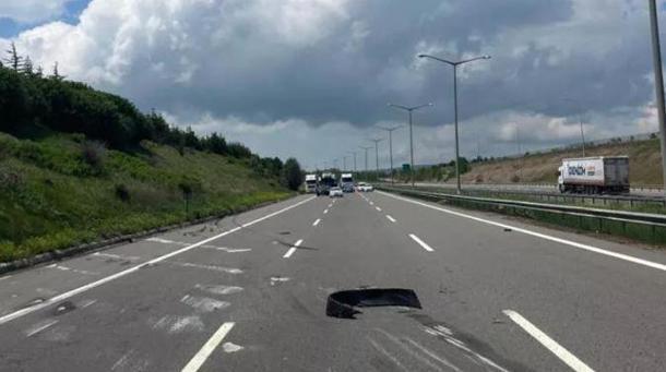 Anadolu Otoyolunda kaza Bölgede ulaşım sağlanamıyor, İstanbul ve Ankara yönü trafiğe kapatıldı