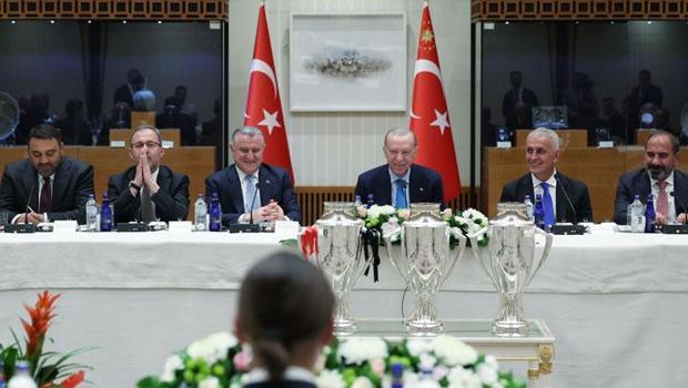 Cumhurbaşkanı Erdoğan, Süper Lig'e yükselen 3 kulübün heyetlerini kabul etti