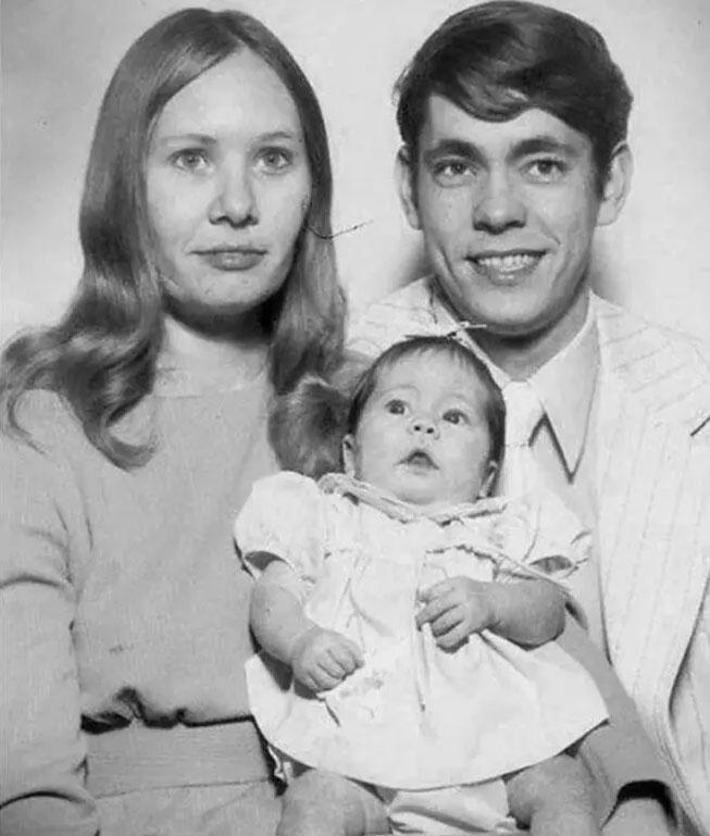 Büyük gizem 10 dakikada çözüldü 22 aylık bir bebekken kaçırıldı gerçek ailesine 51 yıl sonra kavuştu