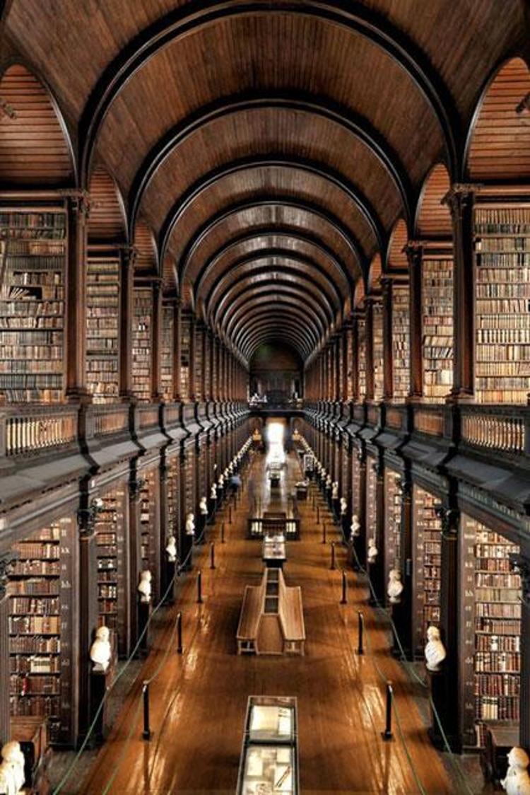 Trinity College Long Room - Dublin, İrlanda