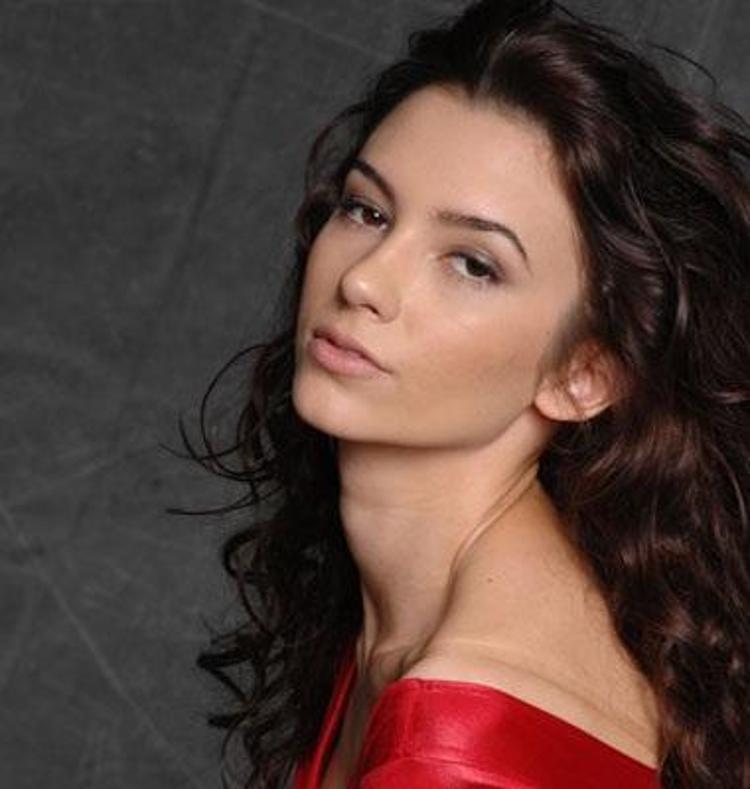 Leyla Lydia Tuğutludan bikinili pozlar