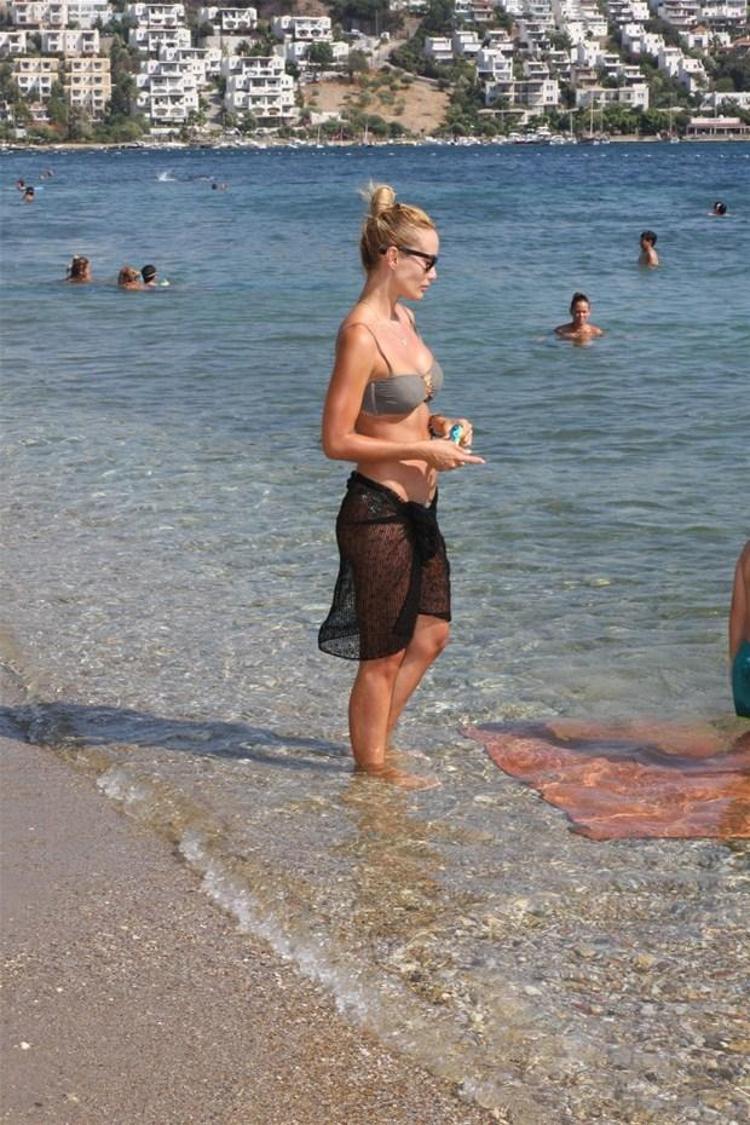 Gamze Özçelik kendini dine adadı