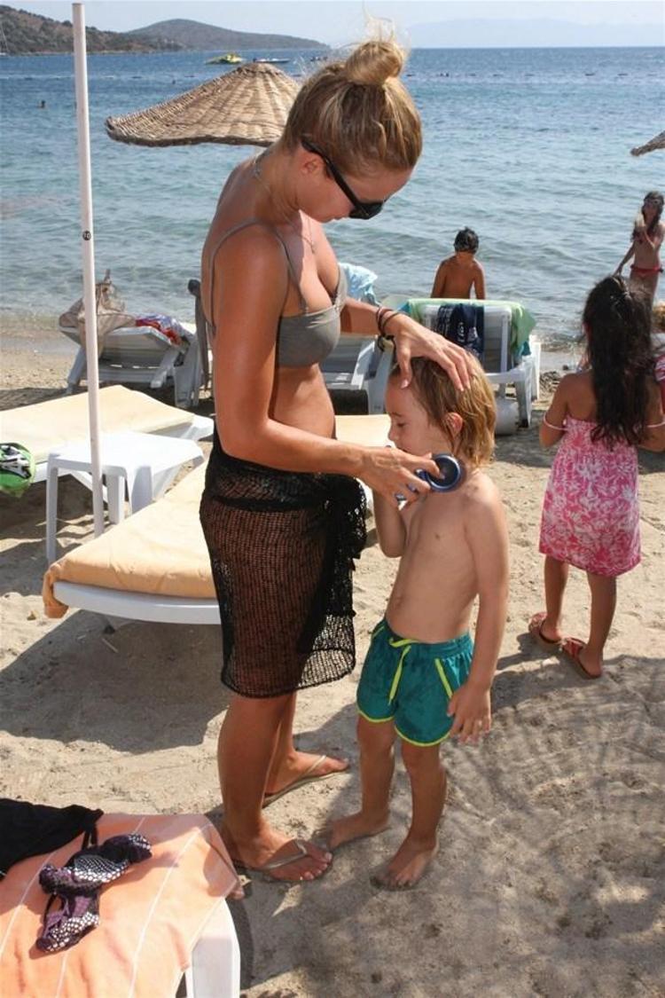Gamze Özçelik kendini dine adadı