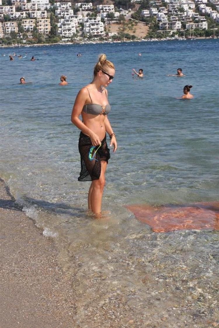 Gamze Özçelik kendini dine adadı