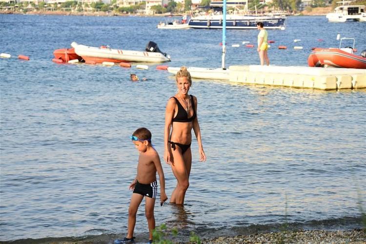 Çağla Şıkel yürek hoplattı