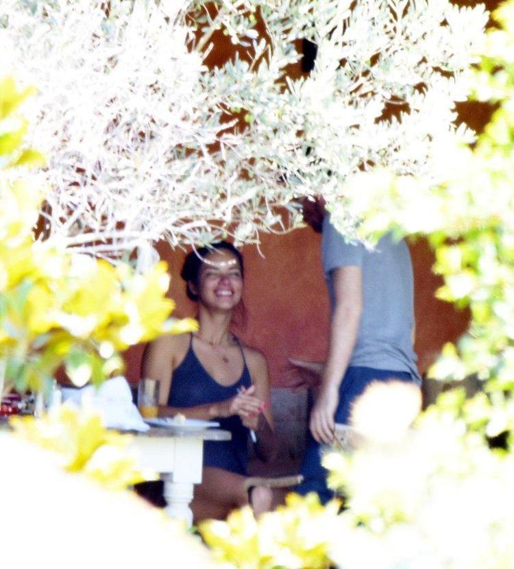 Ve o fotoğraf geldi Adriana Lima ile Metin Hara...