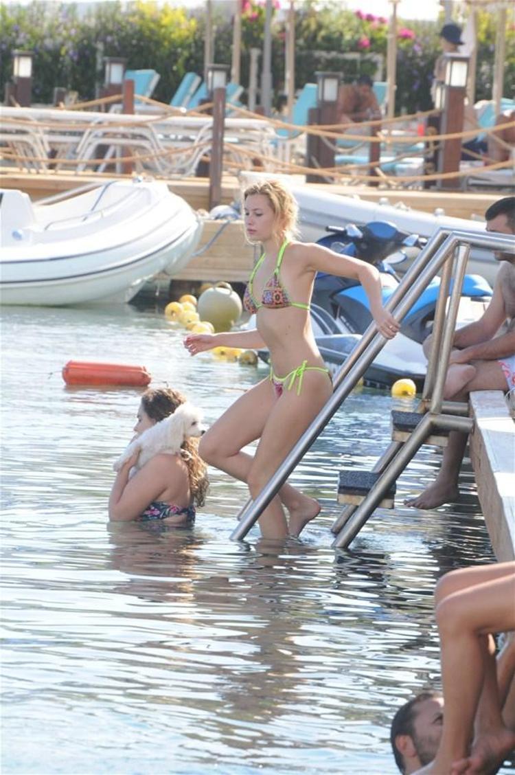 Chloeden ateşli pozlar Nefes kesti...
