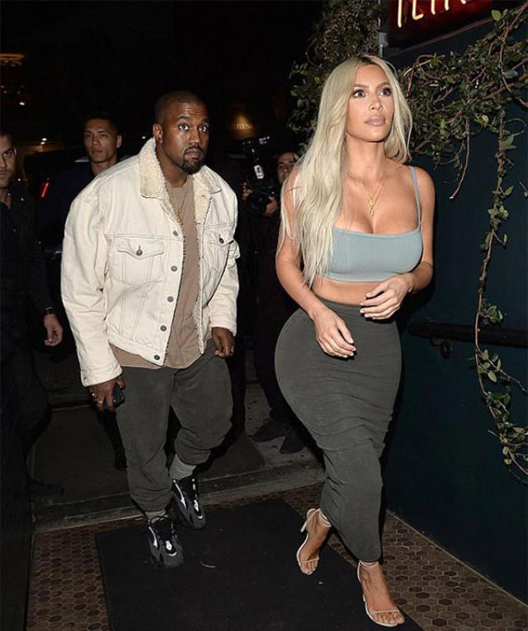Sütyensiz Kendall Jennerdan şok frikik