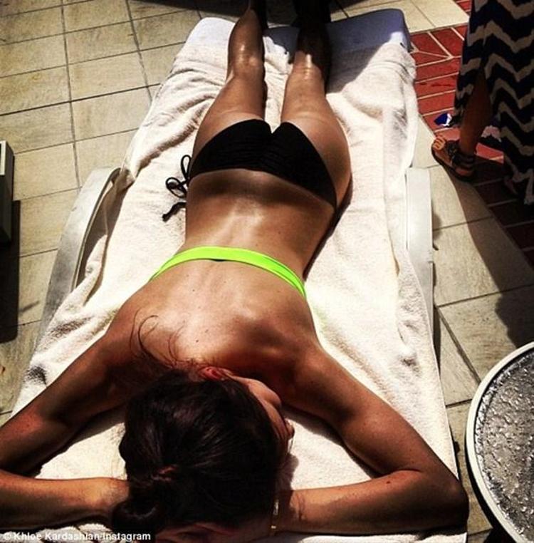 Sütyensiz Kendall Jennerdan şok frikik