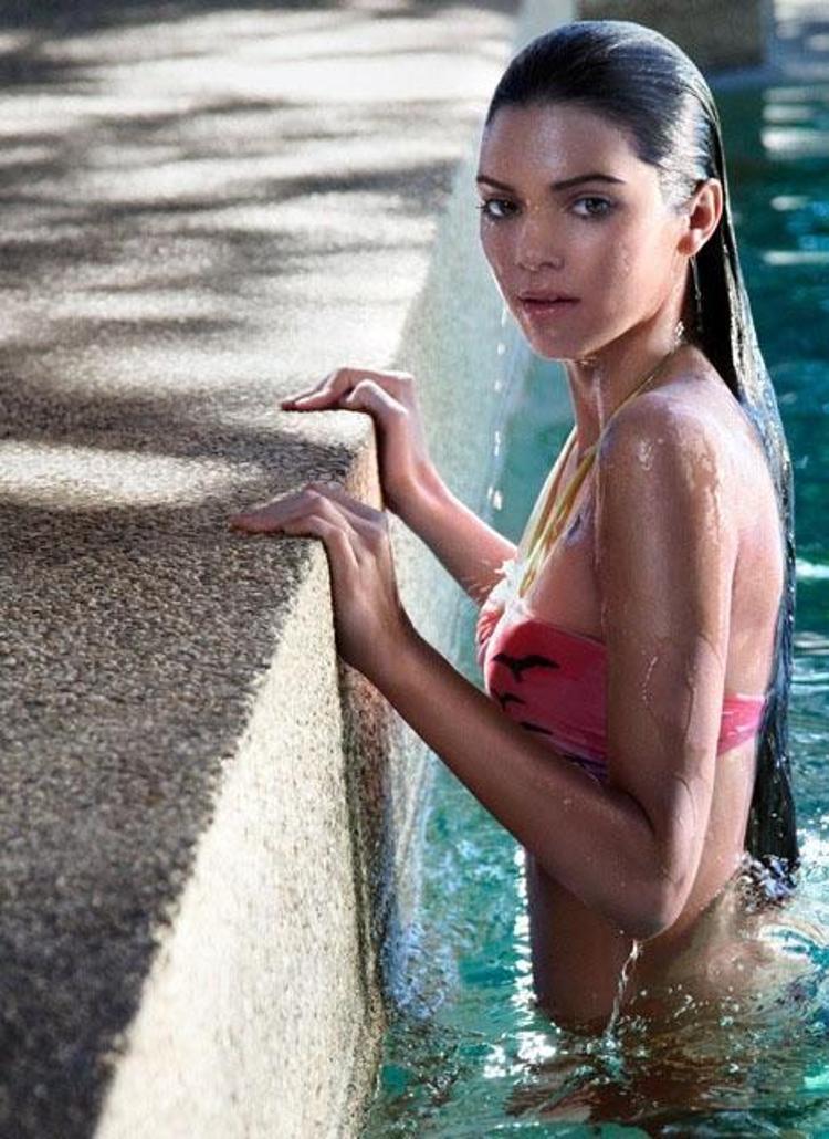 Sütyensiz Kendall Jennerdan şok frikik