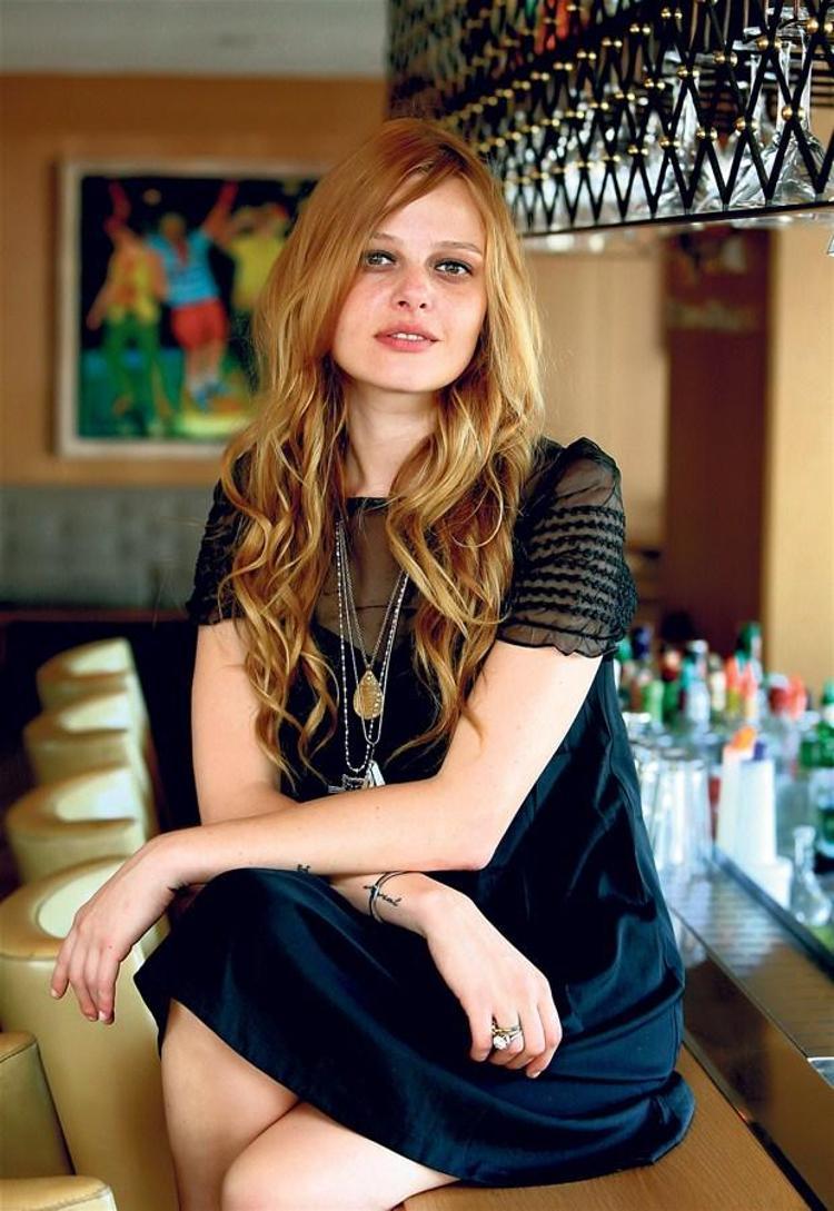 NAZ ELMAS KİMDİR