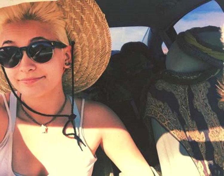 KIZI PARIS JACKSONIN PAYLAŞTIĞI BU FOTOĞRAF ÇOK KONUŞULMUŞTU