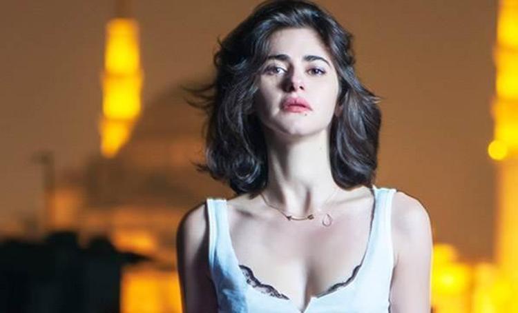 Nesrin Cavadzade: Bale hocam sırtımda...