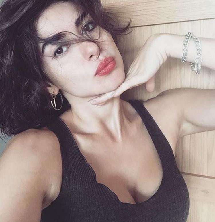 Nesrin Cavadzade: Bale hocam sırtımda...