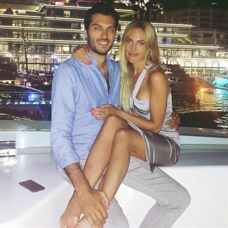 Bomba iddia Boşanmayı Meryem Uzerli ile kutladı...