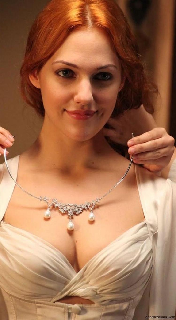 Bomba iddia Boşanmayı Meryem Uzerli ile kutladı...