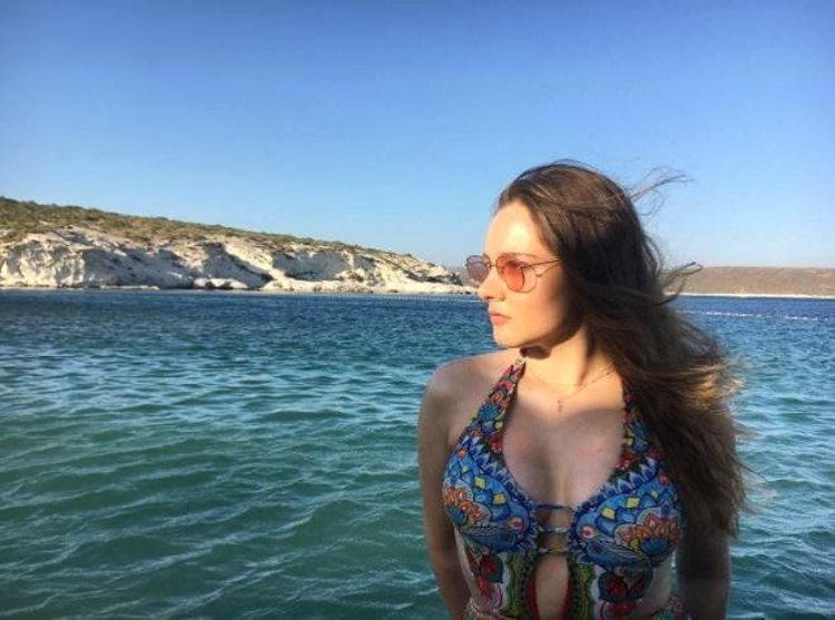 Serenay Sarıkayanın değişimi göğüsleriyle başladı
