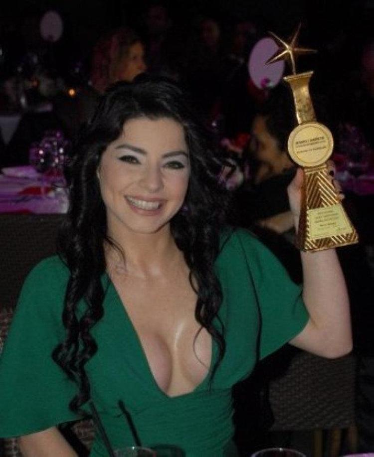 Serenay Sarıkayanın değişimi göğüsleriyle başladı