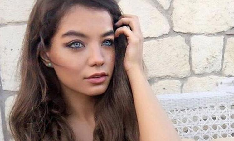Buse Narcı kahve keyfi yaptı