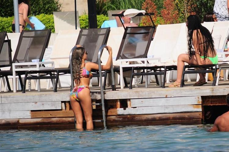 Buse Narcı kahve keyfi yaptı