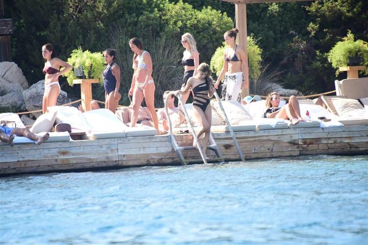 Buse Narcı kahve keyfi yaptı