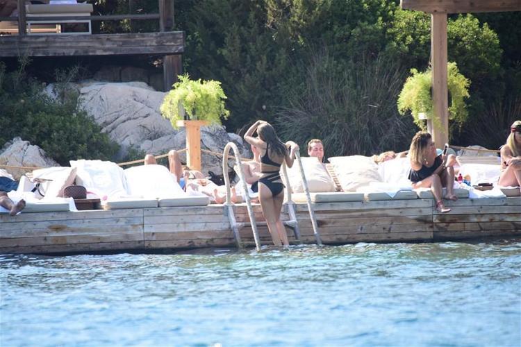 Buse Narcı kahve keyfi yaptı