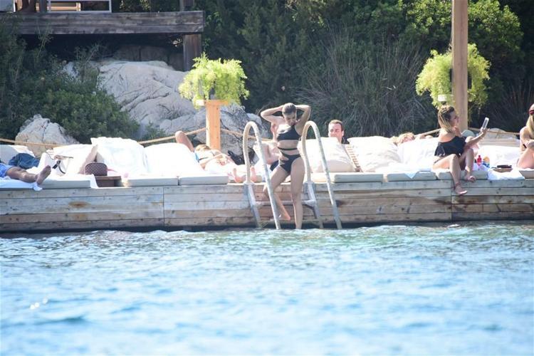 Buse Narcı kahve keyfi yaptı