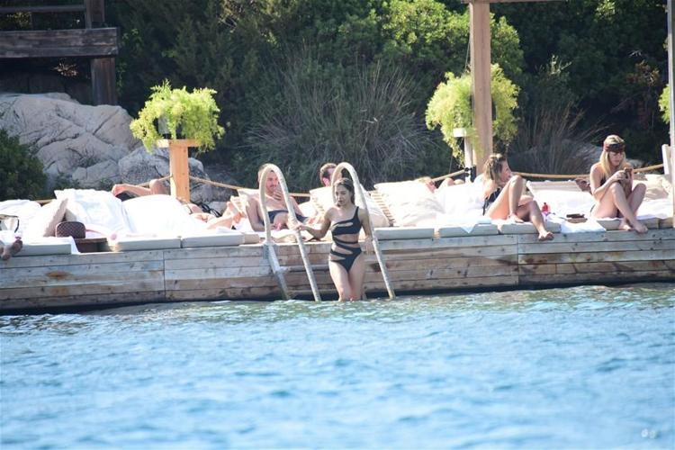 Buse Narcı kahve keyfi yaptı