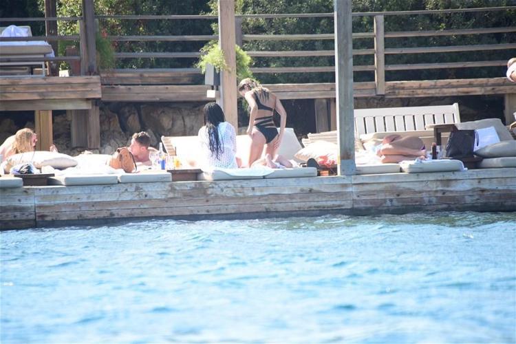 Buse Narcı kahve keyfi yaptı