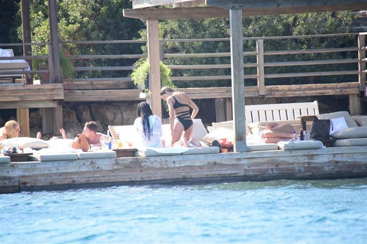 Buse Narcı kahve keyfi yaptı