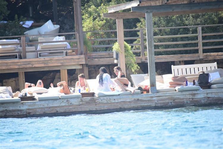 Buse Narcı kahve keyfi yaptı