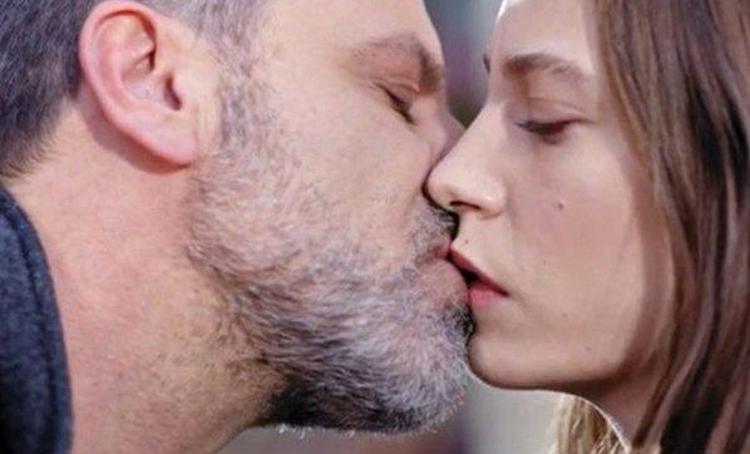 Serenay Sarıkaya sosyal medyayı salladı