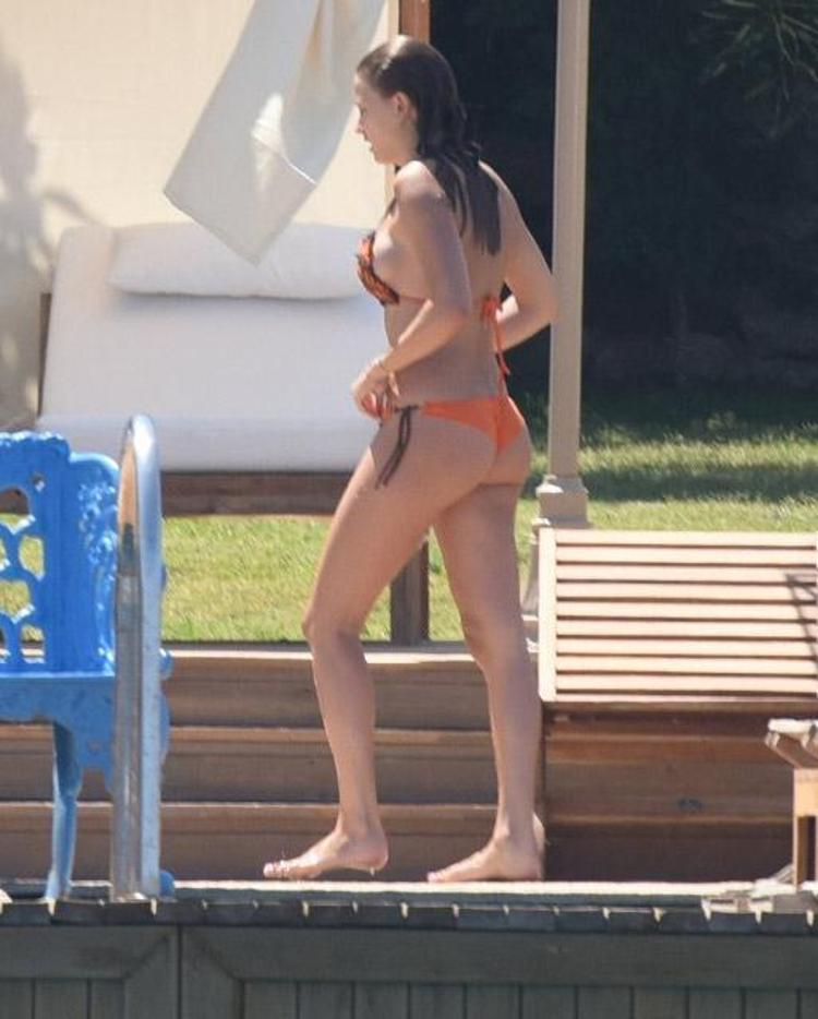 Serenay Sarıkaya sosyal medyayı salladı