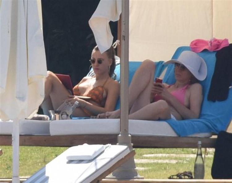 Serenay Sarıkaya sosyal medyayı salladı