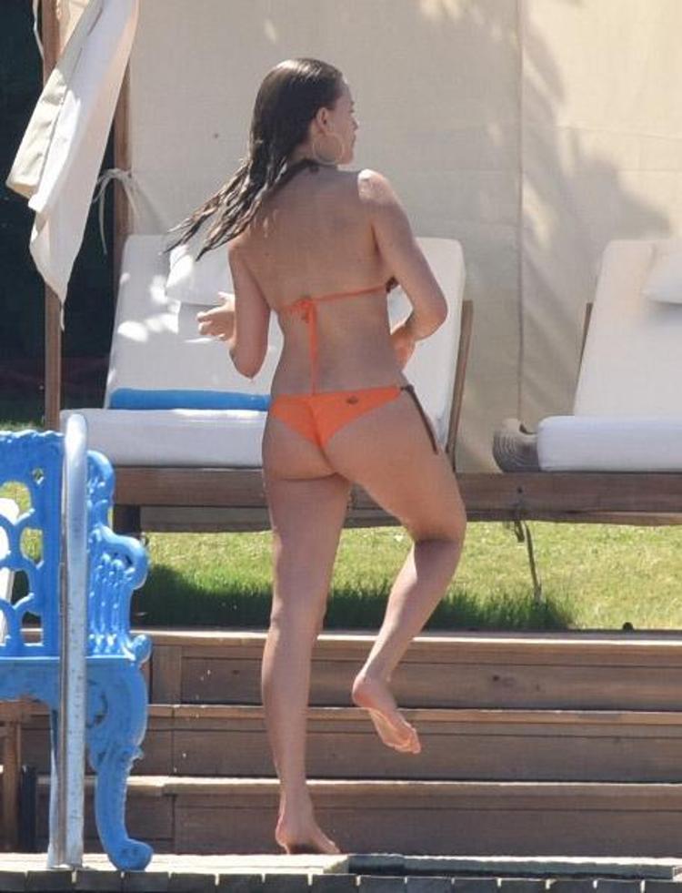Serenay Sarıkaya sosyal medyayı salladı
