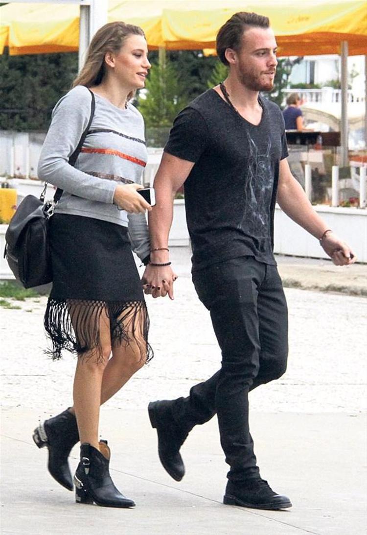 Serenay Sarıkaya sosyal medyayı salladı