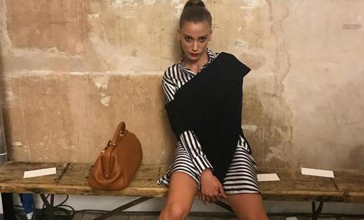 Serenay Sarıkaya sosyal medyayı salladı