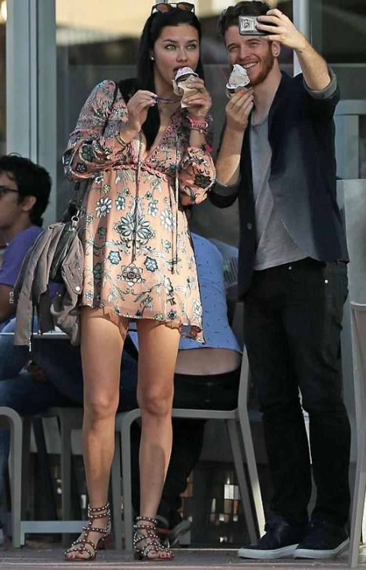 Ortaya çıktı Survivorın o yarışmacısı ile Adriana Lima...