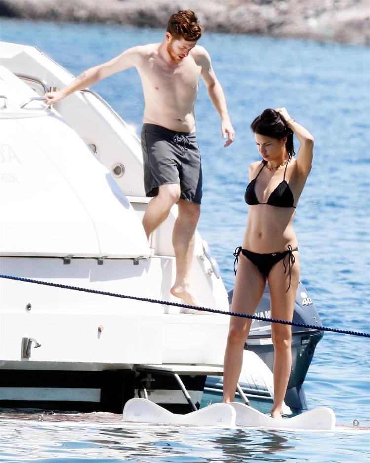 Ortaya çıktı Survivorın o yarışmacısı ile Adriana Lima...