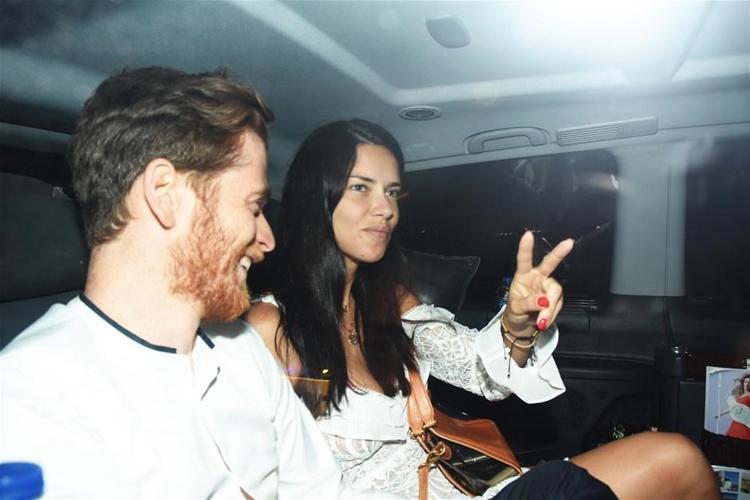 Ortaya çıktı Survivorın o yarışmacısı ile Adriana Lima...