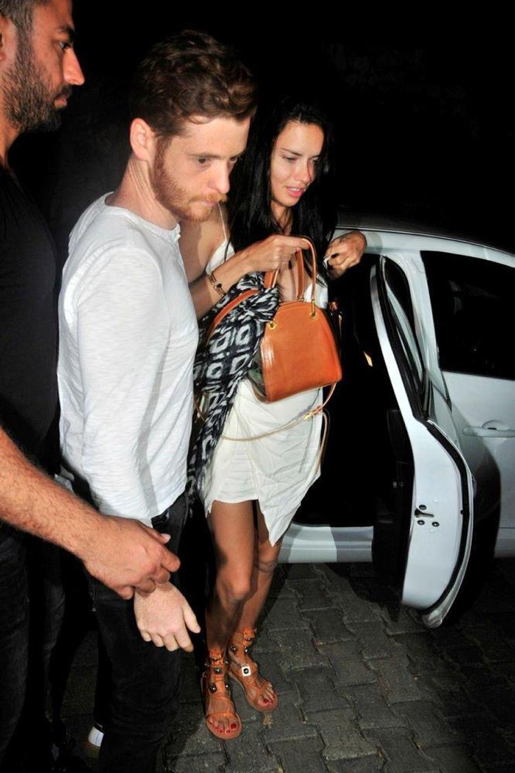 Ortaya çıktı Survivorın o yarışmacısı ile Adriana Lima...