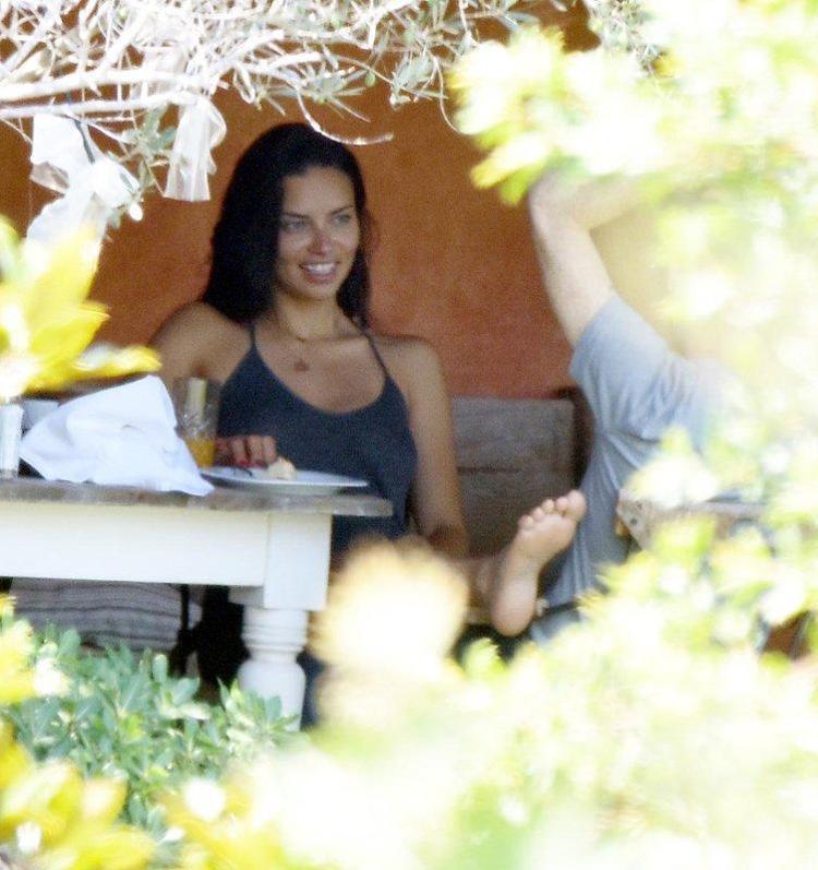 Ortaya çıktı Survivorın o yarışmacısı ile Adriana Lima...