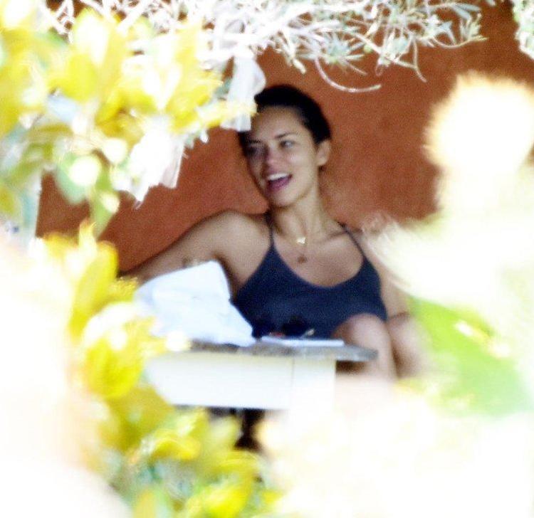 Ortaya çıktı Survivorın o yarışmacısı ile Adriana Lima...