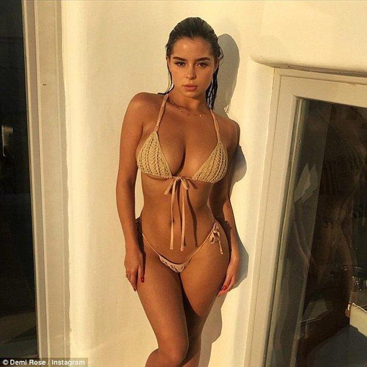 Seksi manken komşuda ortaya çıktı