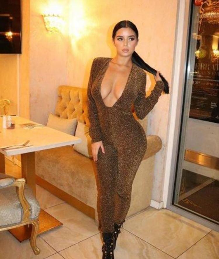 Seksi manken komşuda ortaya çıktı