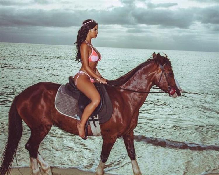 Seksi manken komşuda ortaya çıktı