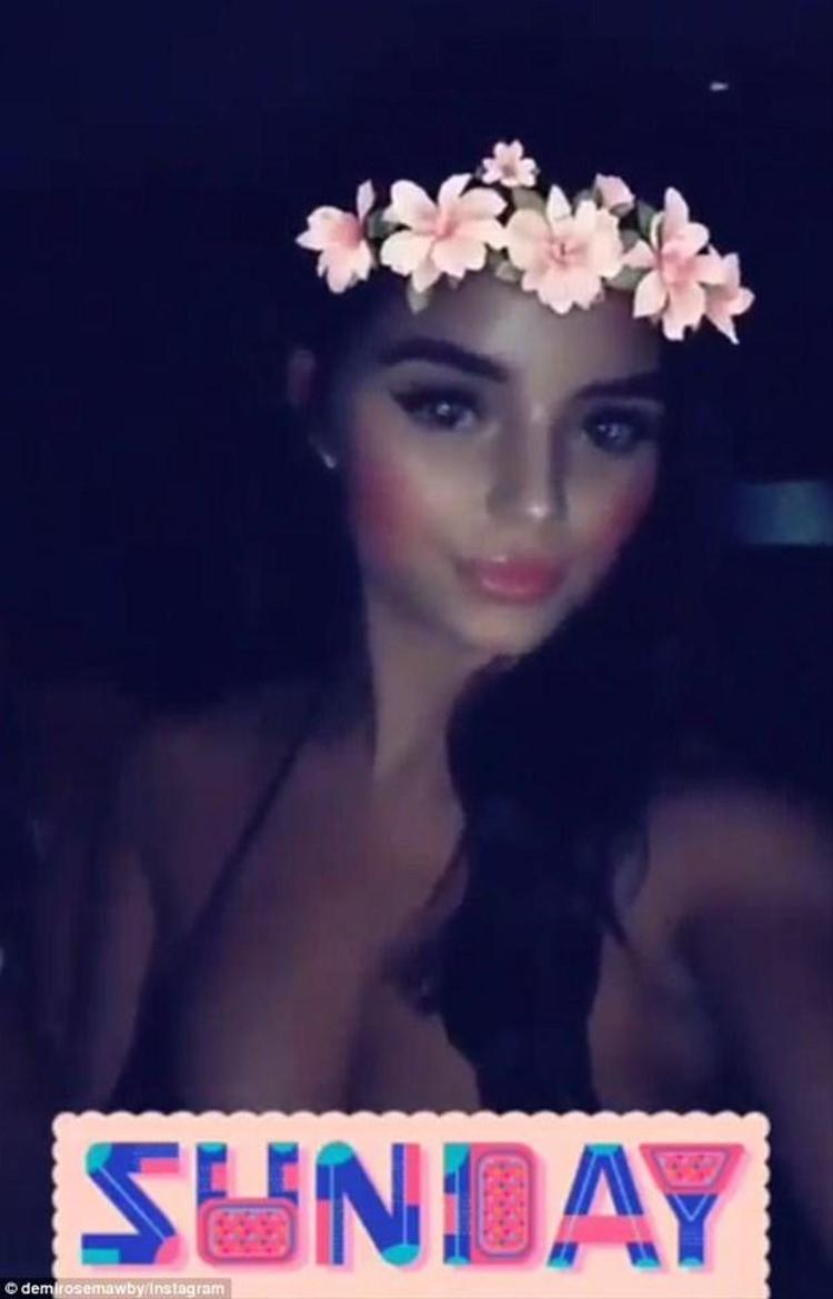 Seksi manken komşuda ortaya çıktı