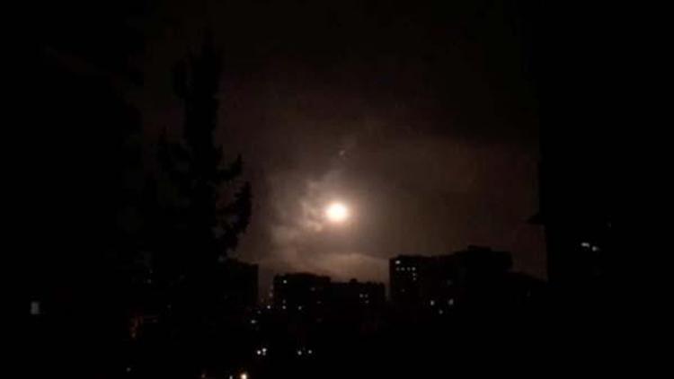 İşte saldırı anı Füzeler karanlığı deldi
