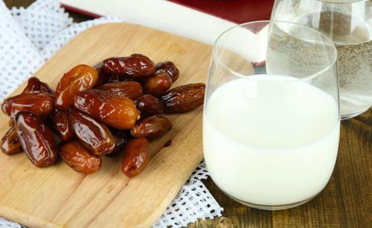 Hurmalı ballı sütün yapılışı
